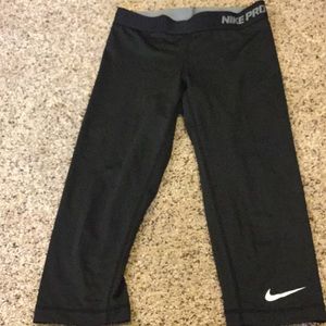 Nike pro capri tights